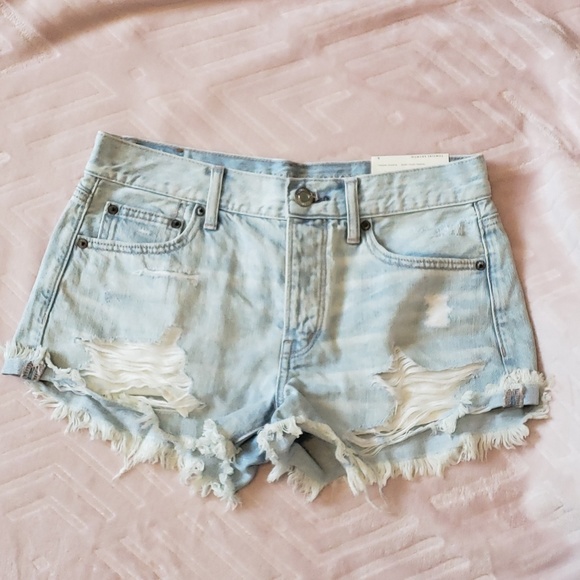 American Eagle Outfitters Pants - NWT American Eagle shorts (Size 6)